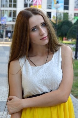 Photo of beautiful Ukraine  Alina with brown hair and green eyes - 27970