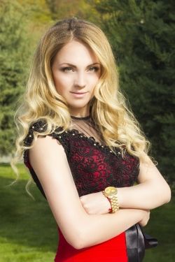 Photo of beautiful Ukraine  Alisa with blonde hair and green eyes - 19511