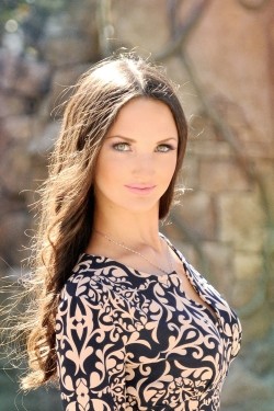 Photo of beautiful Ukraine  Alyona with brown hair and green eyes - 21268