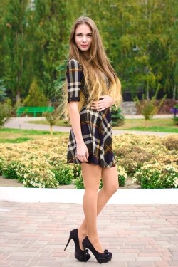 Photo of beautiful Ukraine  Alyona with light-brown hair and brown eyes - 27534