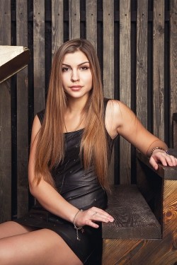 Photo of beautiful Ukraine  Alyona with light-brown hair and hazel eyes - 27750