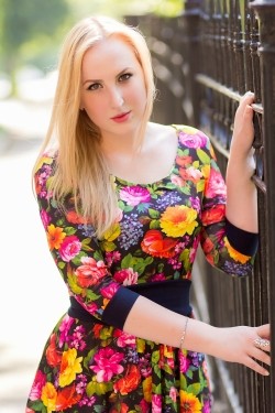 Photo of beautiful Ukraine  Anastasia with blonde hair and brown eyes - 22022