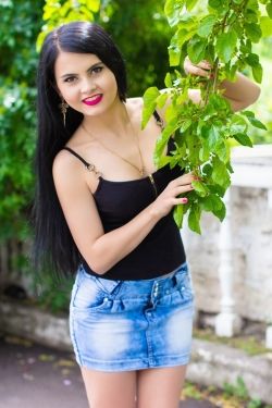 Photo of beautiful Ukraine  Anastasiya with black hair and brown eyes - 19517