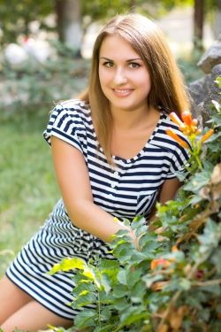 Photo of beautiful Ukraine  Anna with light-brown hair and brown eyes - 19600