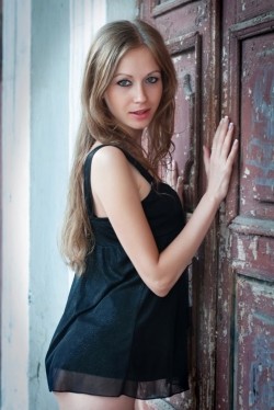 Photo of beautiful Ukraine  Anna with light-brown hair and blue eyes - 20122