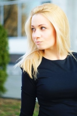 Photo of beautiful Ukraine  Anna with blonde hair and green eyes - 20291