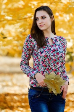 Photo of beautiful Ukraine  Anna with brown hair and green eyes - 22373