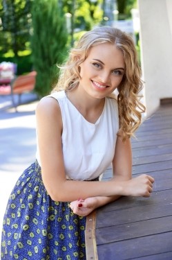 Photo of beautiful Ukraine  Anna with blonde hair and blue eyes - 22478