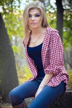 Photo of beautiful Ukraine  Anna with light-brown hair and grey eyes - 28643