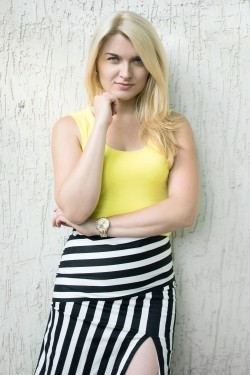 Photo of beautiful Ukraine  Anna with blonde hair and green eyes - 28698