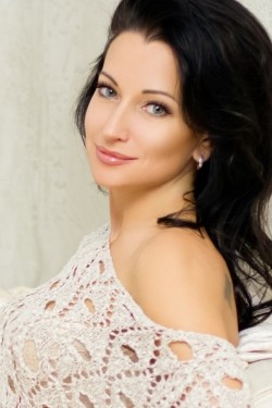 Photo of beautiful Ukraine  Anzhela with black hair and green eyes - 20473