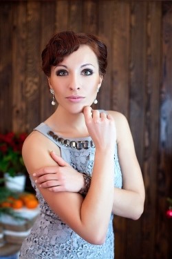 Photo of beautiful Ukraine  Ekaterina with brown hair and green eyes - 20729