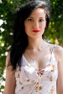 Photo of beautiful Ukraine  Ekaterina with black hair and brown eyes - 21646