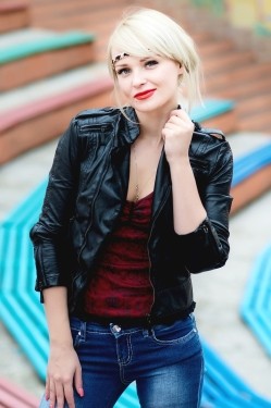 Photo of beautiful Ukraine  Ekaterina with blonde hair and green eyes - 21816