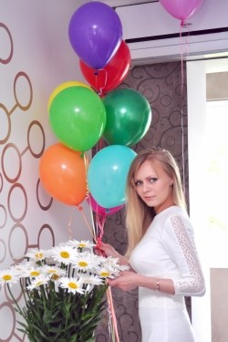 Photo of beautiful Ukraine  Elena with blonde hair and green eyes - 20078