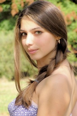 Photo of beautiful Ukraine  Elena with brown hair and hazel eyes - 20230