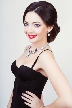 Photo of beautiful Ukraine  Elena with black hair and blue eyes - 20617