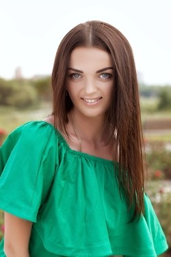 Photo of beautiful Ukraine  Elena with black hair and blue eyes - 21302