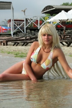 Photo of beautiful Ukraine  Eliza with blonde hair and hazel eyes - 20528