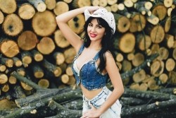 Photo of beautiful Ukraine  Evgenia with black hair and brown eyes - 22496