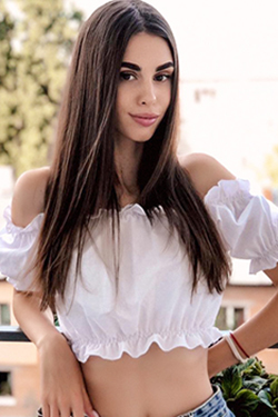 Photo of beautiful Ukraine  Hanna with black hair and brown eyes - 29712