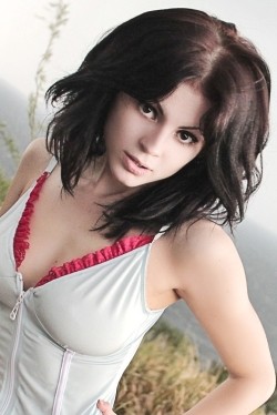 Photo of beautiful Ukraine  Helen with black hair and brown eyes - 20776