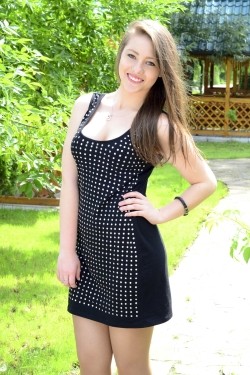 Photo of beautiful Ukraine  Ilona with light-brown hair and green eyes - 20252