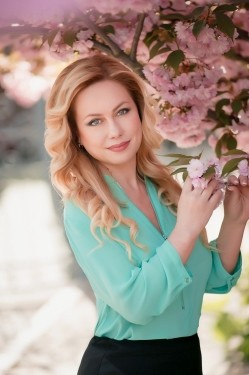 Photo of beautiful Ukraine  Ilona with blonde hair and green eyes - 28451