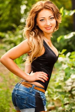 Photo of beautiful Ukraine  Irina with blonde hair and grey eyes - 20469