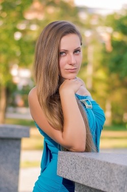 Photo of beautiful Ukraine  Irina with light-brown hair and grey eyes - 20612