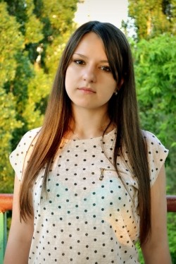 Photo of beautiful Ukraine  Irina with brown hair and brown eyes - 22298