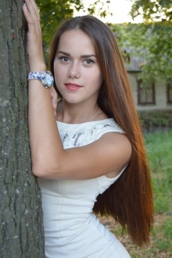 Photo of beautiful Ukraine  Jenia with light-brown hair and brown eyes - 22103