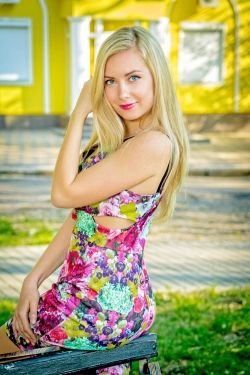 Photo of beautiful Ukraine  Julia with blonde hair and blue eyes - 19489