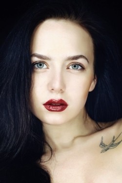 Photo of beautiful Ukraine  Julia with black hair and grey eyes - 20145