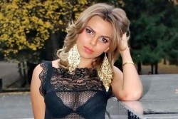 Photo of beautiful Ukraine  Karina with light-brown hair and brown eyes - 28096