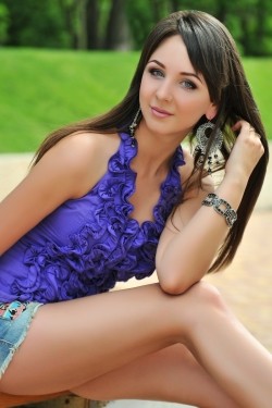 Photo of beautiful Ukraine  Katherina with brown hair and green eyes - 20293