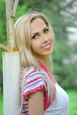 Photo of beautiful Ukraine  Katherine with blonde hair and green eyes - 20429