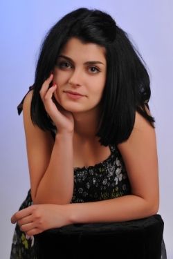 Photo of beautiful Ukraine  Ksenia with black hair and green eyes - 19631