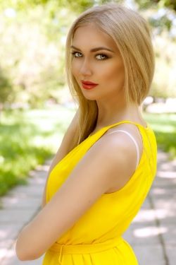 Photo of beautiful Ukraine  Kseniya with blonde hair and grey eyes - 19507