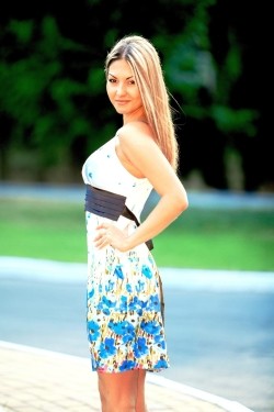 Photo of beautiful Ukraine  Kseniya with light-brown hair and brown eyes - 21102