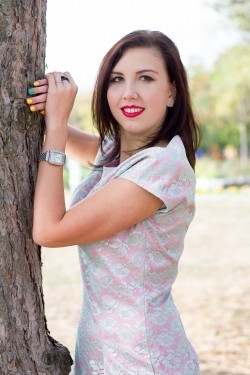 Photo of beautiful Ukraine  Kseniya with brown hair and brown eyes - 27757