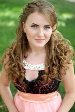 Photo of beautiful Ukraine  Maria with light-brown hair and green eyes - 21493