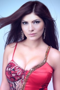 Photo of beautiful Ukraine  Marina with brown hair and brown eyes - 20486