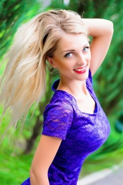 Photo of beautiful Ukraine  Marina with blonde hair and blue eyes - 22074