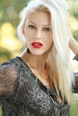 Photo of beautiful Ukraine  Mariya with blonde hair and hazel eyes - 19604