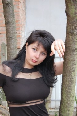 Photo of beautiful Ukraine  Natalia with black hair and blue eyes - 20779