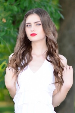 Photo of beautiful Ukraine  Natalia with light-brown hair and green eyes - 28648