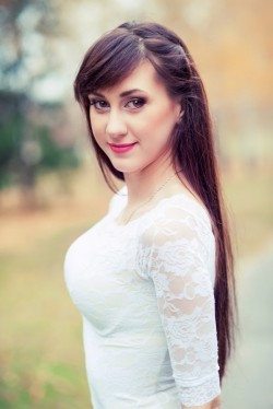 Photo of beautiful Ukraine  Nataliya with light-brown hair and brown eyes - 21188