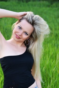 Photo of beautiful Ukraine  Natalya with blonde hair and grey eyes - 20132