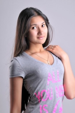 Photo of beautiful Ukraine  Nayana with brown hair and brown eyes - 21428